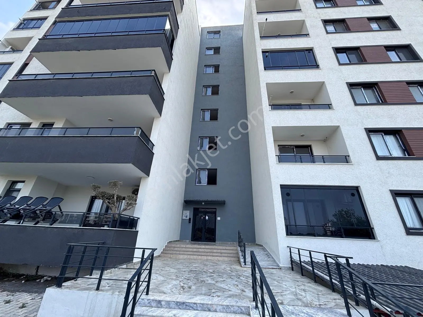 A Gayrimenkul'den Karaağaçta Havuzlu Sitede Manzaralı 3+1 Daire — fotoğraf 5