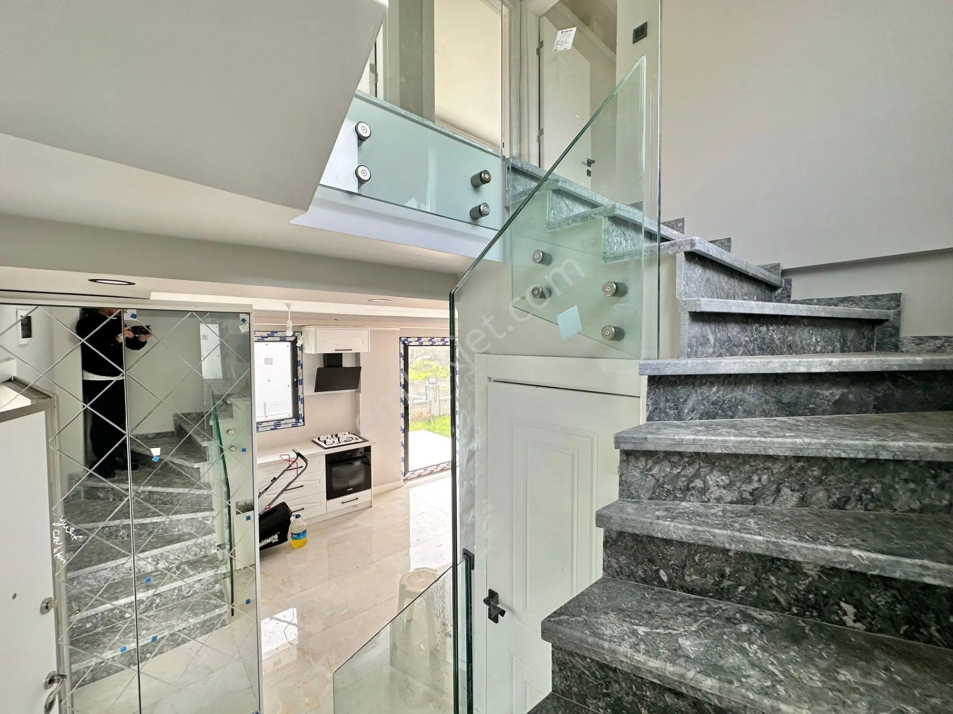 ꧁ay Emlaktan꧂denize Sadece 50 Mt Yüzme Havuzlu Geniş Bahçeli Satılık 3+1 Villa — fotoğraf 8