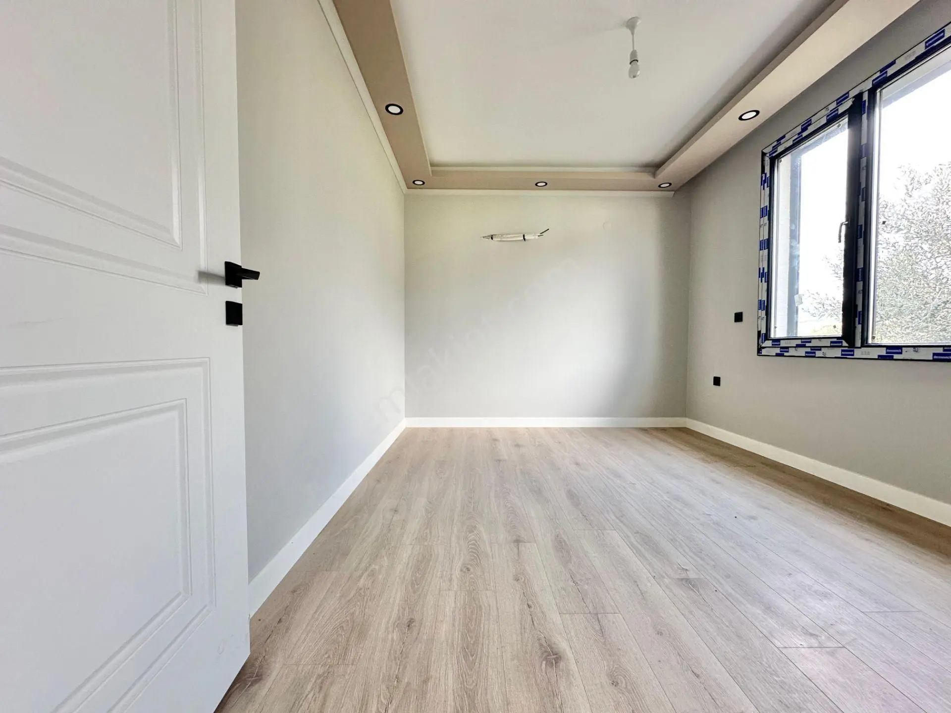 ꧁ay Emlaktan꧂denize Sadece 50 Mt Yüzme Havuzlu Geniş Bahçeli Satılık 3+1 Villa — fotoğraf 9