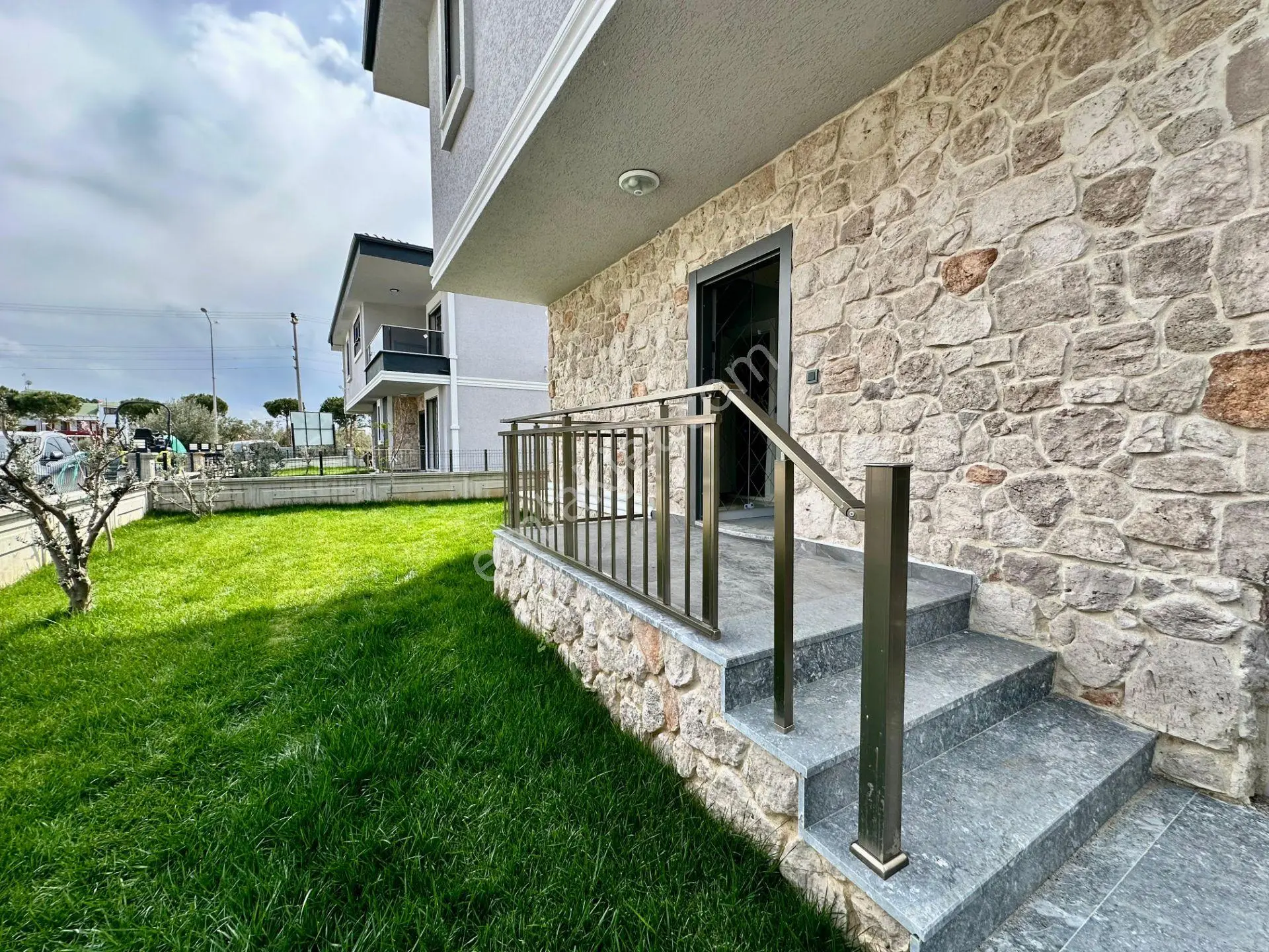꧁ay Emlaktan꧂denize Sadece 50 Mt Yüzme Havuzlu Geniş Bahçeli Satılık 3+1 Villa — fotoğraf 32