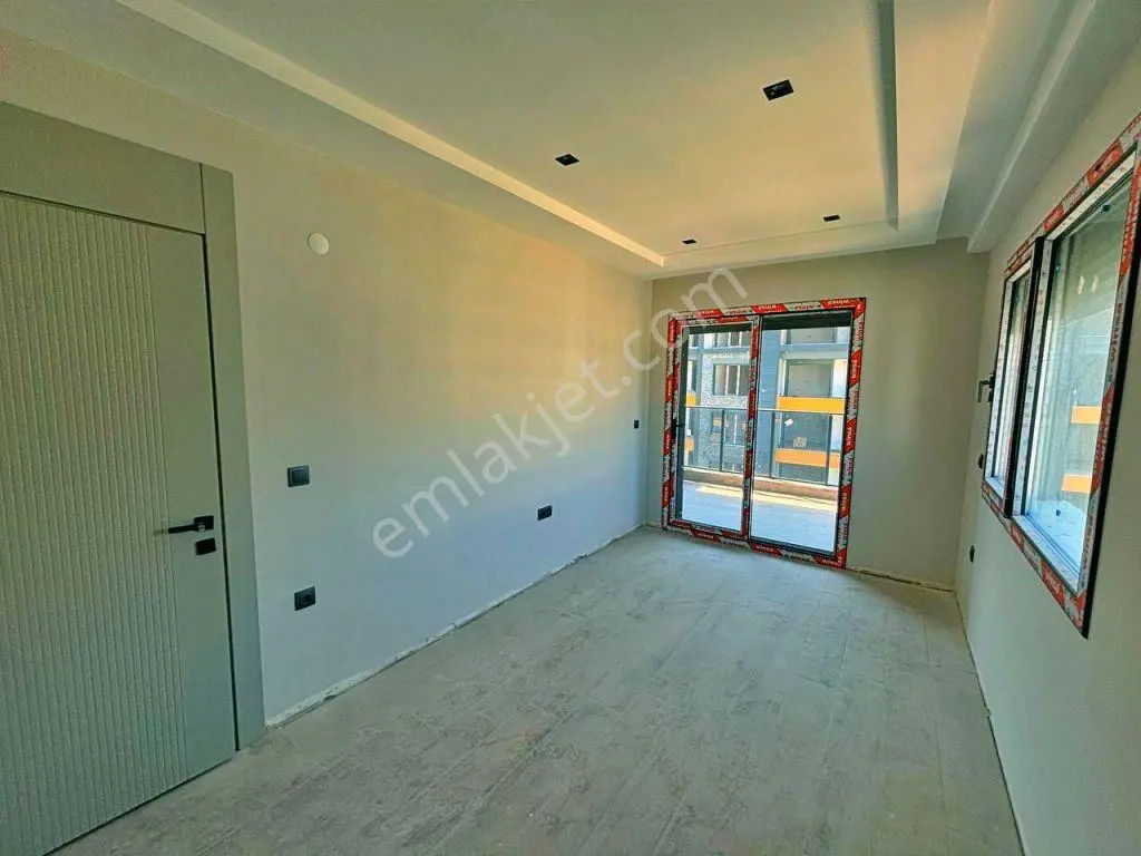Uytundan Örende Havuzlu Ultralüks Sitede 2+1 Akıllı Daire — fotoğraf 3