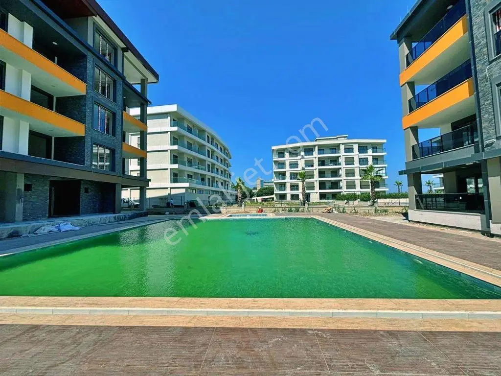Uytundan Örende Havuzlu Ultralüks Sitede 2+1 Akıllı Daire — fotoğraf 17