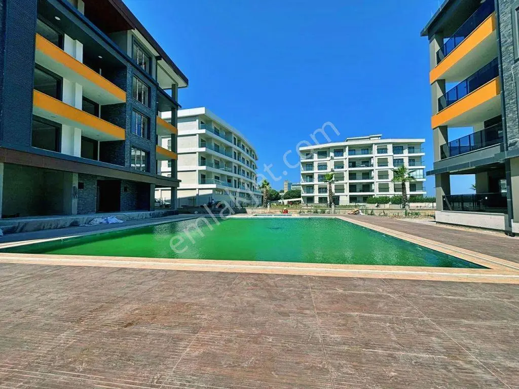 Uytundan Örende Havuzlu Ultralüks Sitede 2+1 Akıllı Daire — fotoğraf 19
