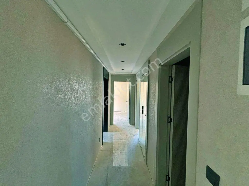 Uytundan Örende Havuzlu Ultralüks Sitede 2+1 Akıllı Daire — fotoğraf 24