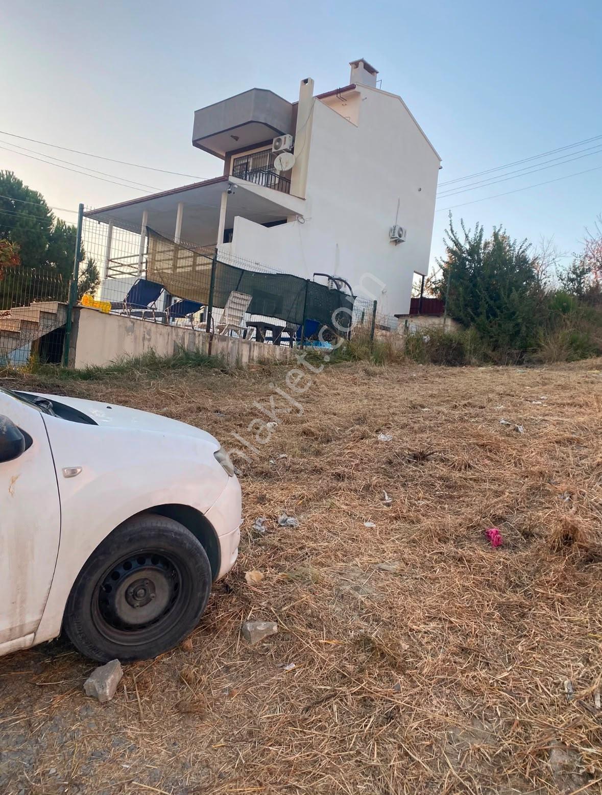 Kuşadası Soğucak'ta Köy İçinde Deniz Manzaralı Satılık Arsa — fotoğraf 2
