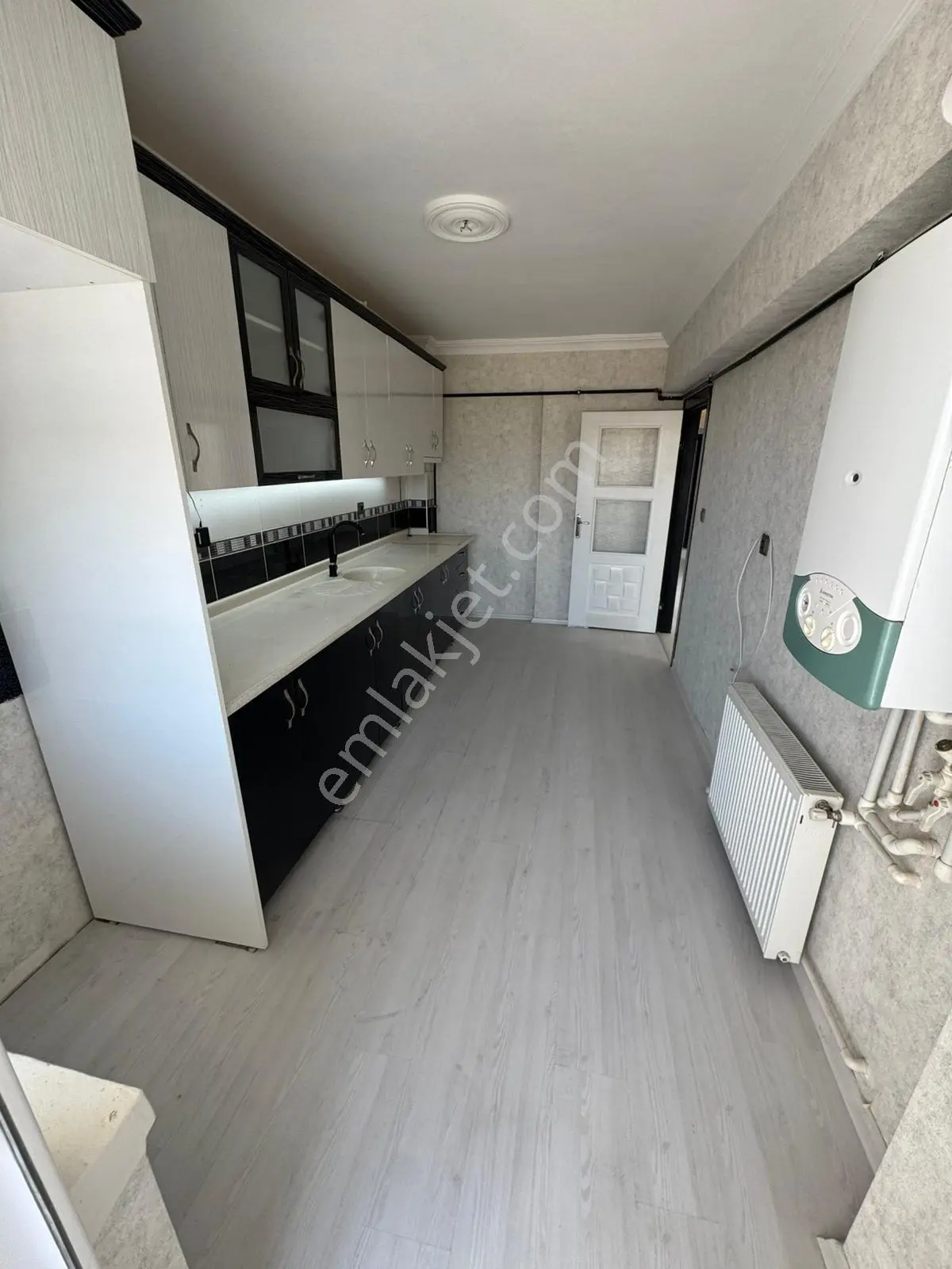 Çatkapıdan Malazgirt Mh Ful Yapılı Ara Katta Köşe Başı 9 Yıllık Fırsat 3+1 Daire — fotoğraf 2