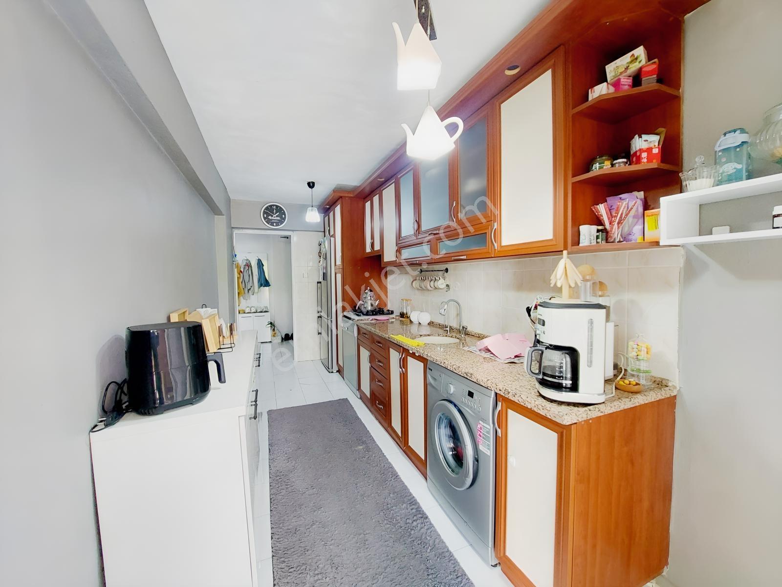 Karşıyaka Zübeyde Hnm Mah Satılık 3+1 Ara Kat 128m2 Daire — fotoğraf 14