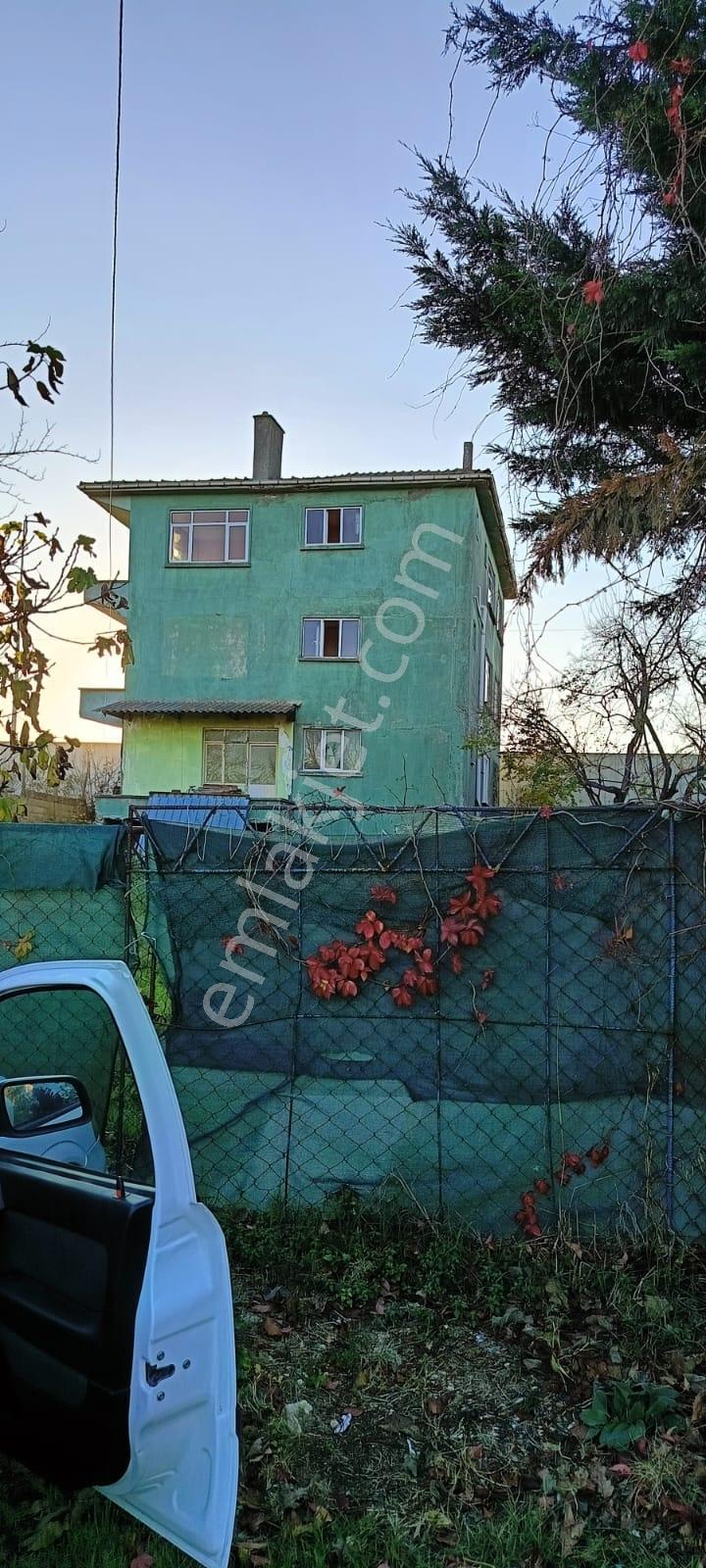 B.çekmece Ahmediye' De Köyiçinde 946 M2 Arsa İçinde Üç Katlı Ev — fotoğraf 4