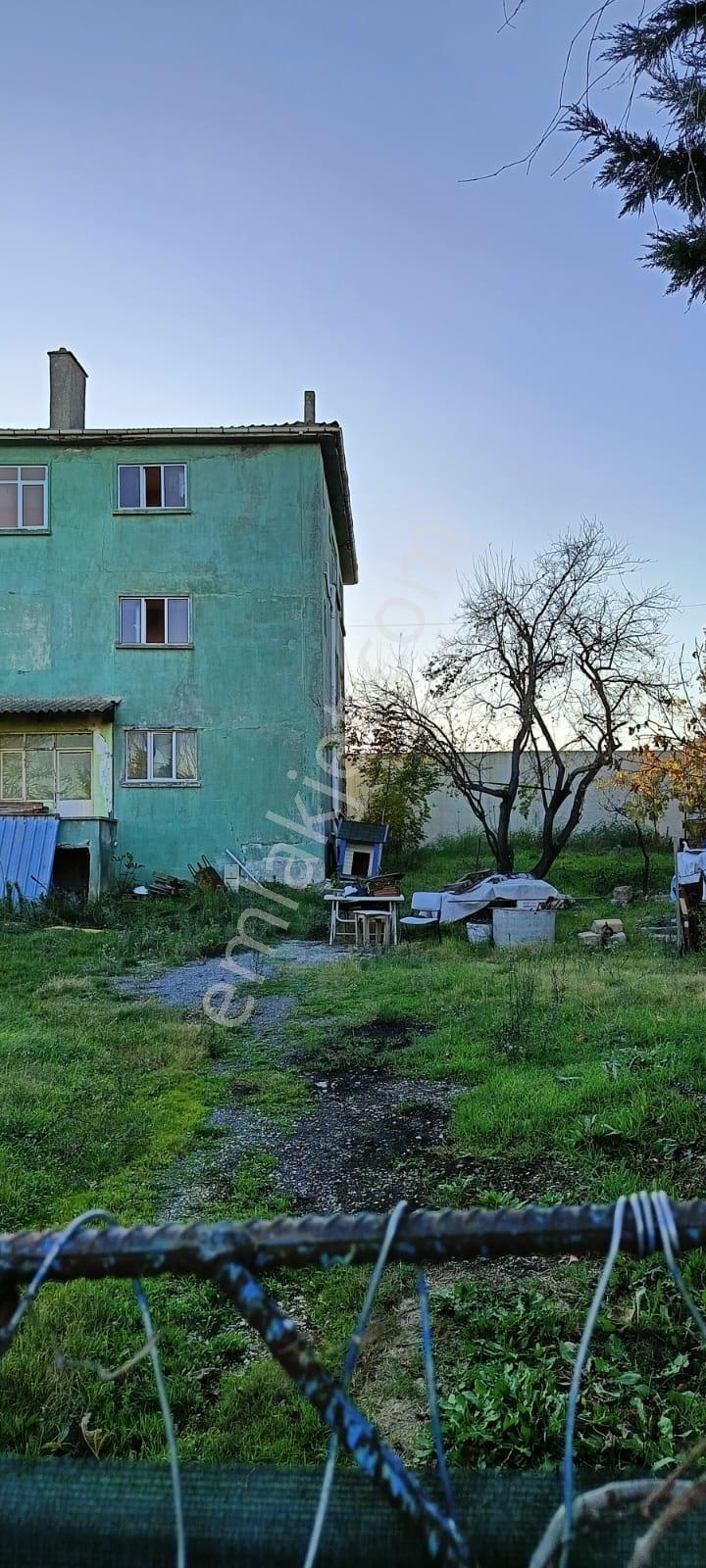 B.çekmece Ahmediye' De Köyiçinde 946 M2 Arsa İçinde Üç Katlı Ev — fotoğraf 5