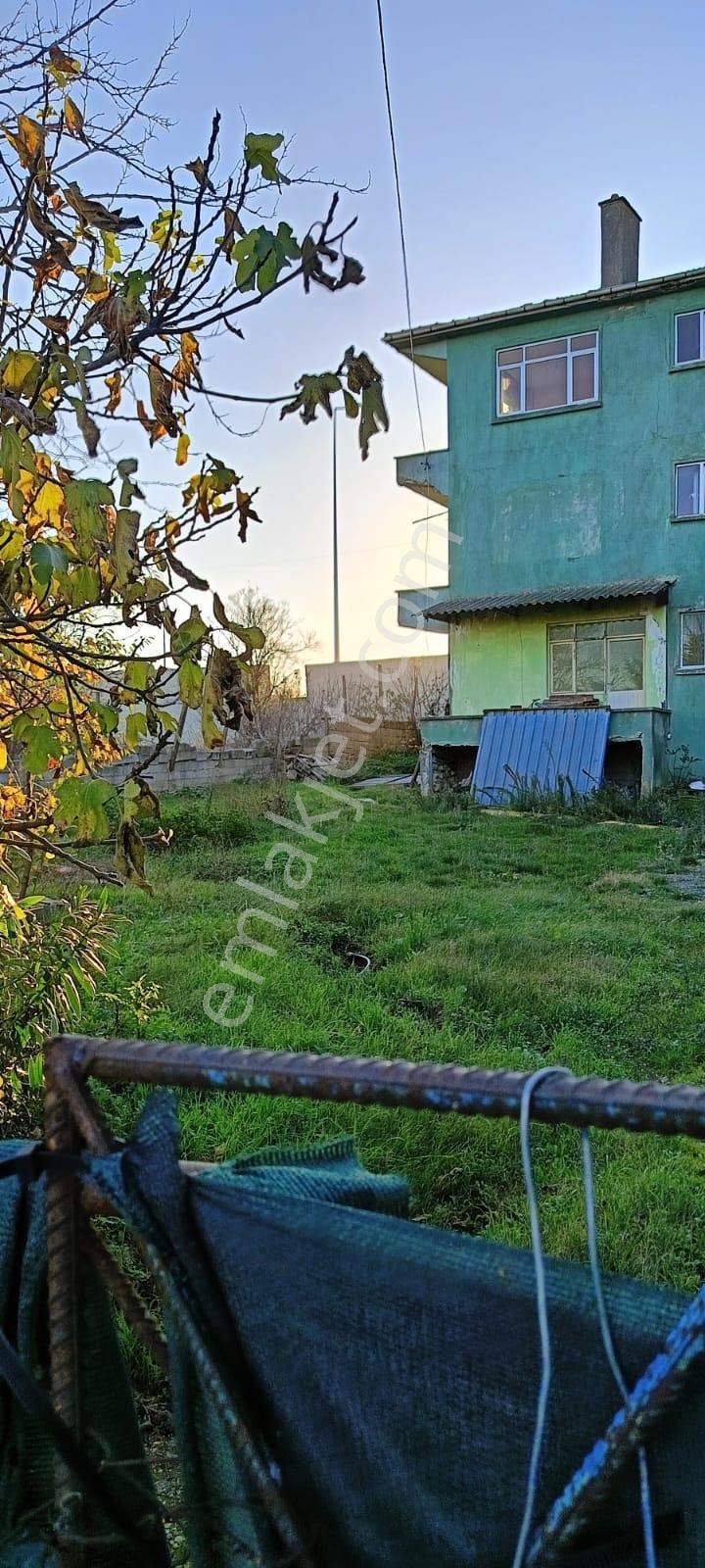 B.çekmece Ahmediye' De Köyiçinde 946 M2 Arsa İçinde Üç Katlı Ev — fotoğraf 6