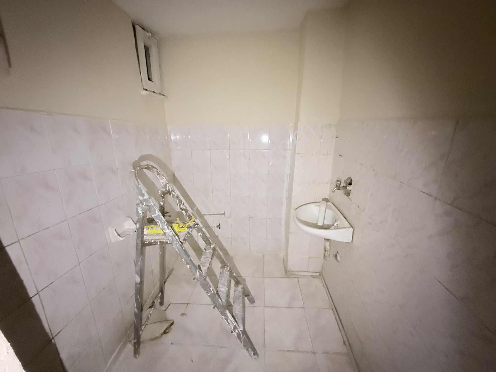 Arzu Emlak'tan Gazi Mah Satılık Giriş Altı Kot.1 Daire — fotoğraf 24