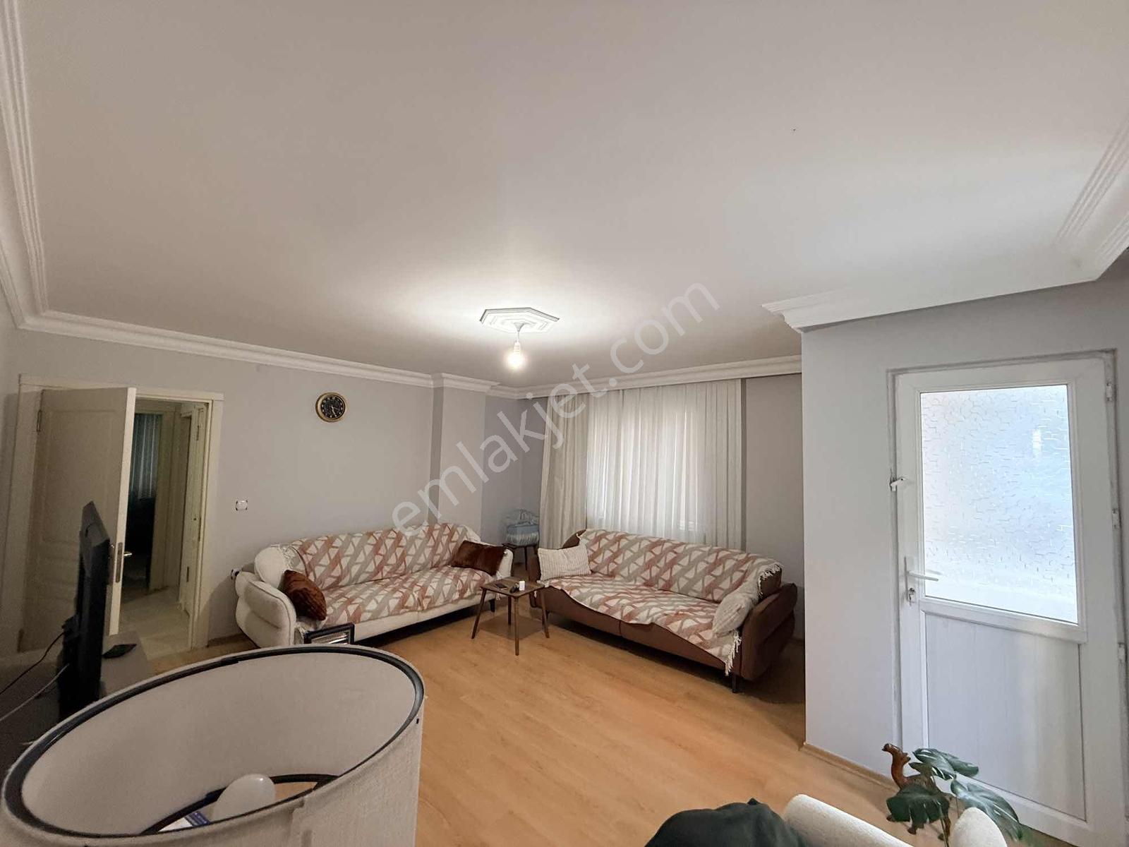 Aslı Emlak'tan Gazi Mah.de Üç Balkonlu Satılık 2+1 — fotoğraf 14