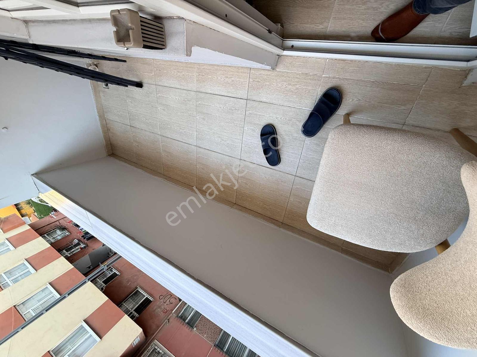 Aslı Emlak'tan Gazi Mah.de Üç Balkonlu Satılık 2+1 — fotoğraf 23