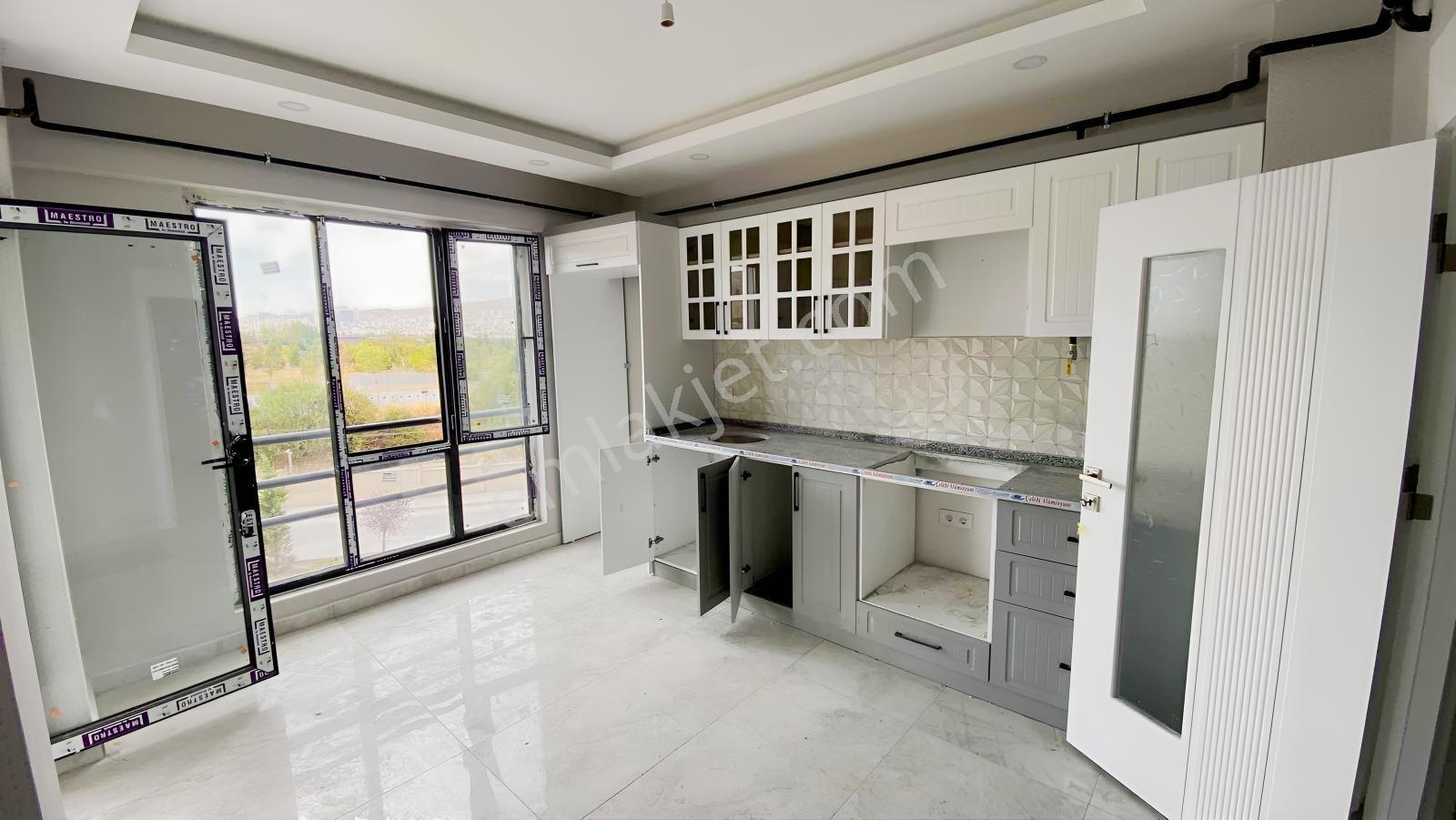 Ümit Emlak|acilataşehir Özel Harekat Karşısı Ana Cadde Üzeri 3+1 — fotoğraf 3