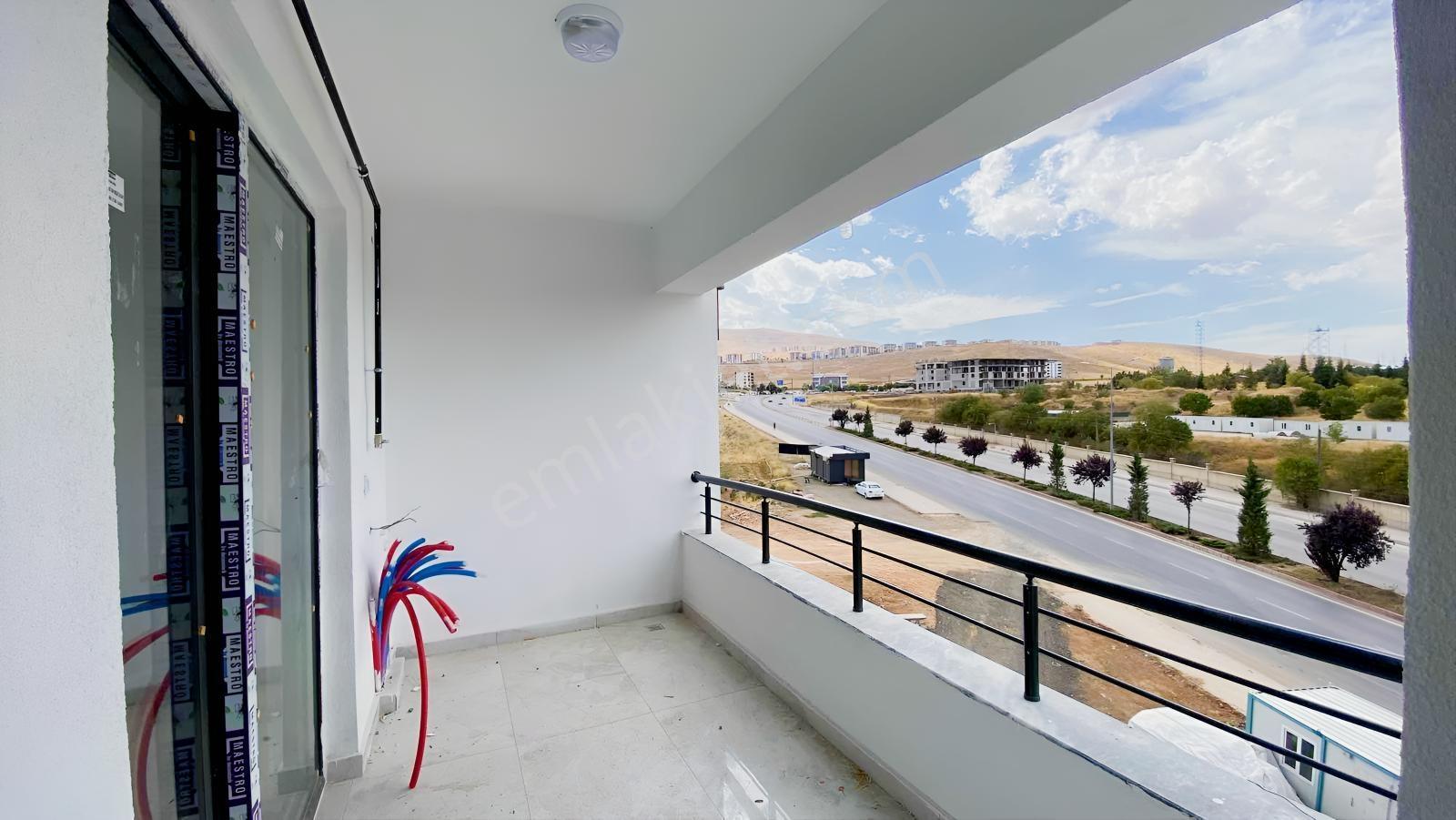 Ümit Emlak|acilataşehir Özel Harekat Karşısı Ana Cadde Üzeri 3+1 — fotoğraf 4