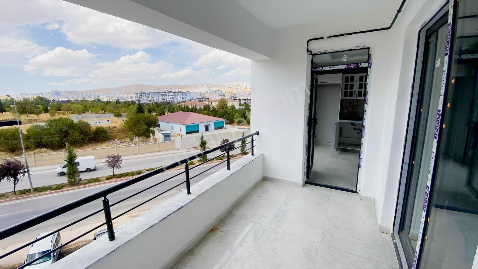 Ümit Emlak|acilataşehir Özel Harekat Karşısı Ana Cadde Üzeri 3+1 — fotoğraf 5