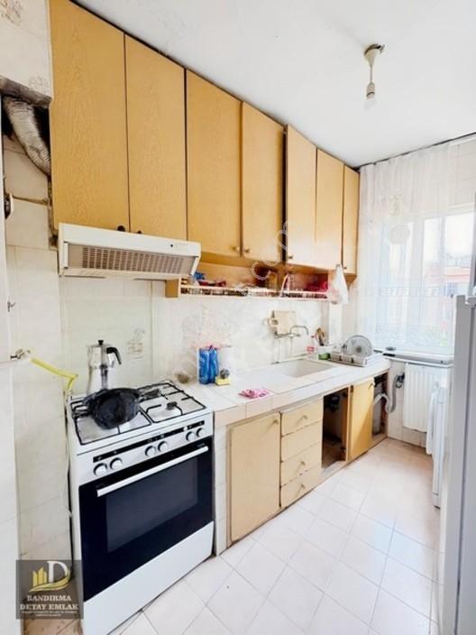 Detay Emlak'tan Caddeye Yakın 2+1 Arakat Kiracılı Satılık Daire — fotoğraf 2