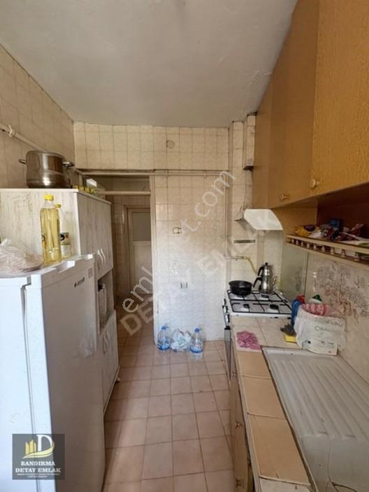Detay Emlak'tan Caddeye Yakın 2+1 Arakat Kiracılı Satılık Daire — fotoğraf 4