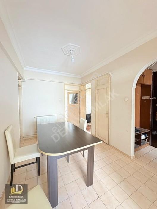 Detay Emlak'tan Caddeye Yakın 2+1 Arakat Kiracılı Satılık Daire — fotoğraf 5