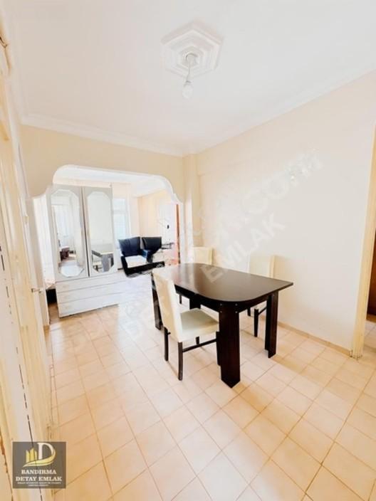 Detay Emlak'tan Caddeye Yakın 2+1 Arakat Kiracılı Satılık Daire — fotoğraf 6