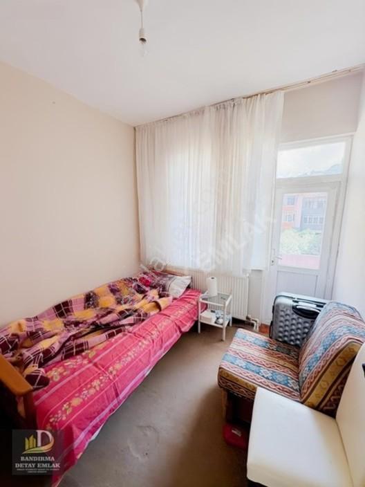 Detay Emlak'tan Caddeye Yakın 2+1 Arakat Kiracılı Satılık Daire — fotoğraf 9