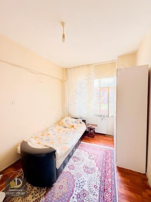 Detay Emlak'tan Caddeye Yakın 2+1 Arakat Kiracılı Satılık Daire — fotoğraf 13