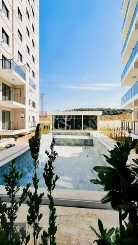 Manzaralı, Havuzlu Sitede 3+1 Lüks Daire — fotoğraf 35