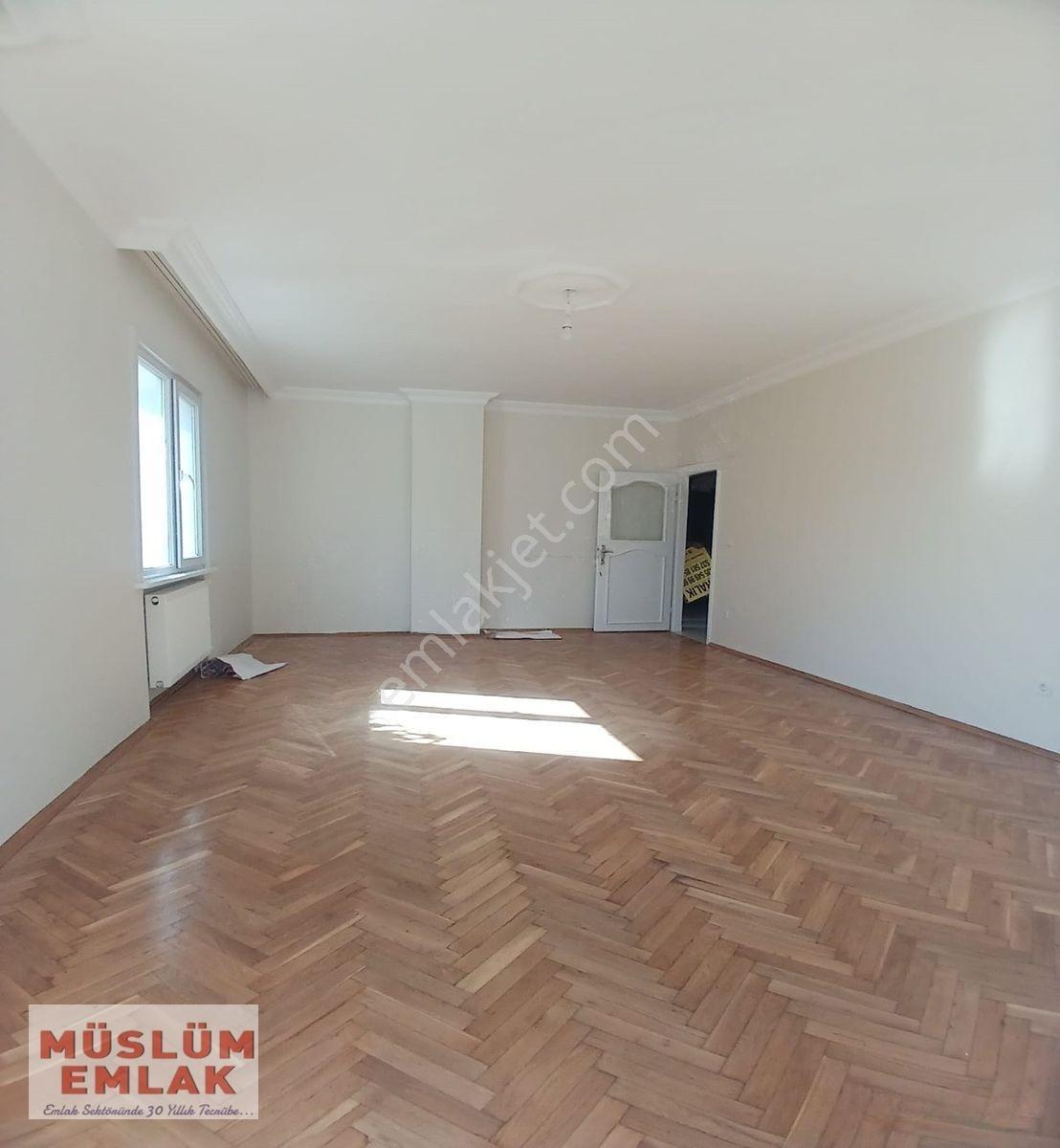 Müslüm Emlak'tan 2+1 Ön Cephede Cihangir'de — fotoğraf 2