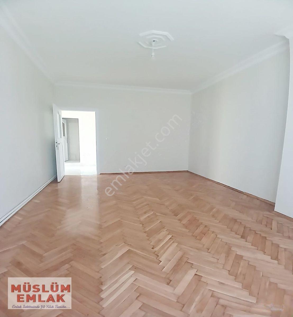 Müslüm Emlak'tan 2+1 Ön Cephede Cihangir'de — fotoğraf 4