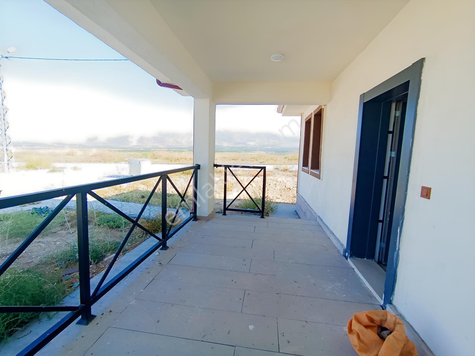 Canbay Yapı'dan Akçadağ Sahilköy'de Müstakil Köy Evi — fotoğraf 12