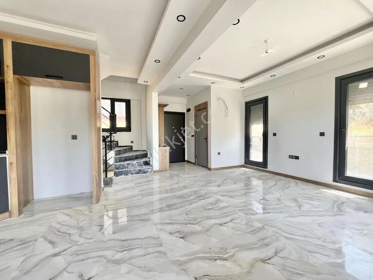 Ay Emlaktan Pelitköy'de Denize Sadece 1 Sokak Doğa İle İç İçe Satılık 4+1 Lüks Müstakil Villa — fotoğraf 11