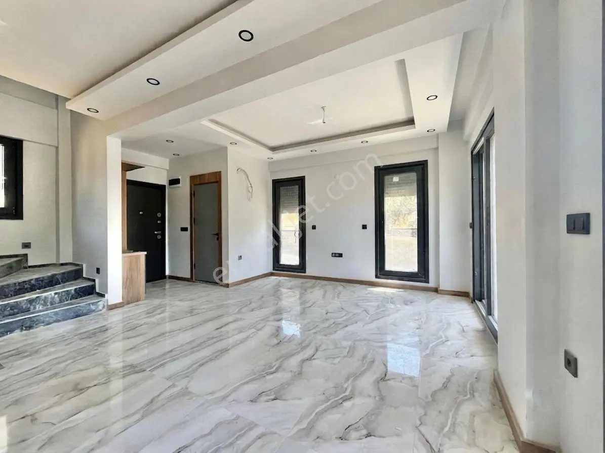 Ay Emlaktan Pelitköy'de Denize Sadece 1 Sokak Doğa İle İç İçe Satılık 4+1 Lüks Müstakil Villa — fotoğraf 14