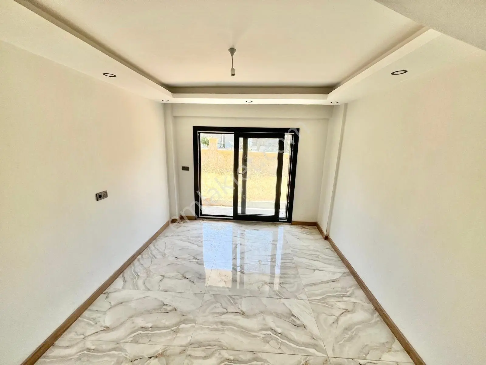 Ay Emlaktan Pelitköy'de Denize Sadece 1 Sokak Doğa İle İç İçe Satılık 4+1 Lüks Müstakil Villa — fotoğraf 19