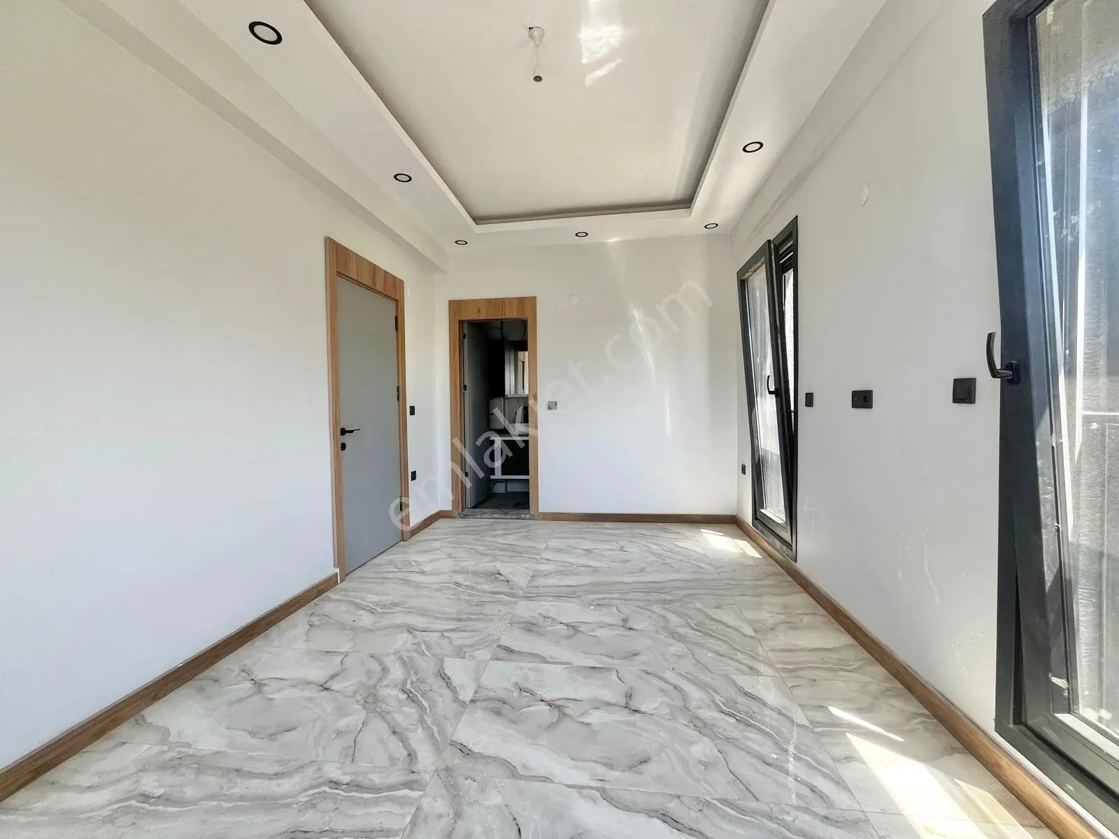 Ay Emlaktan Pelitköy'de Denize Sadece 1 Sokak Doğa İle İç İçe Satılık 4+1 Lüks Müstakil Villa — fotoğraf 21