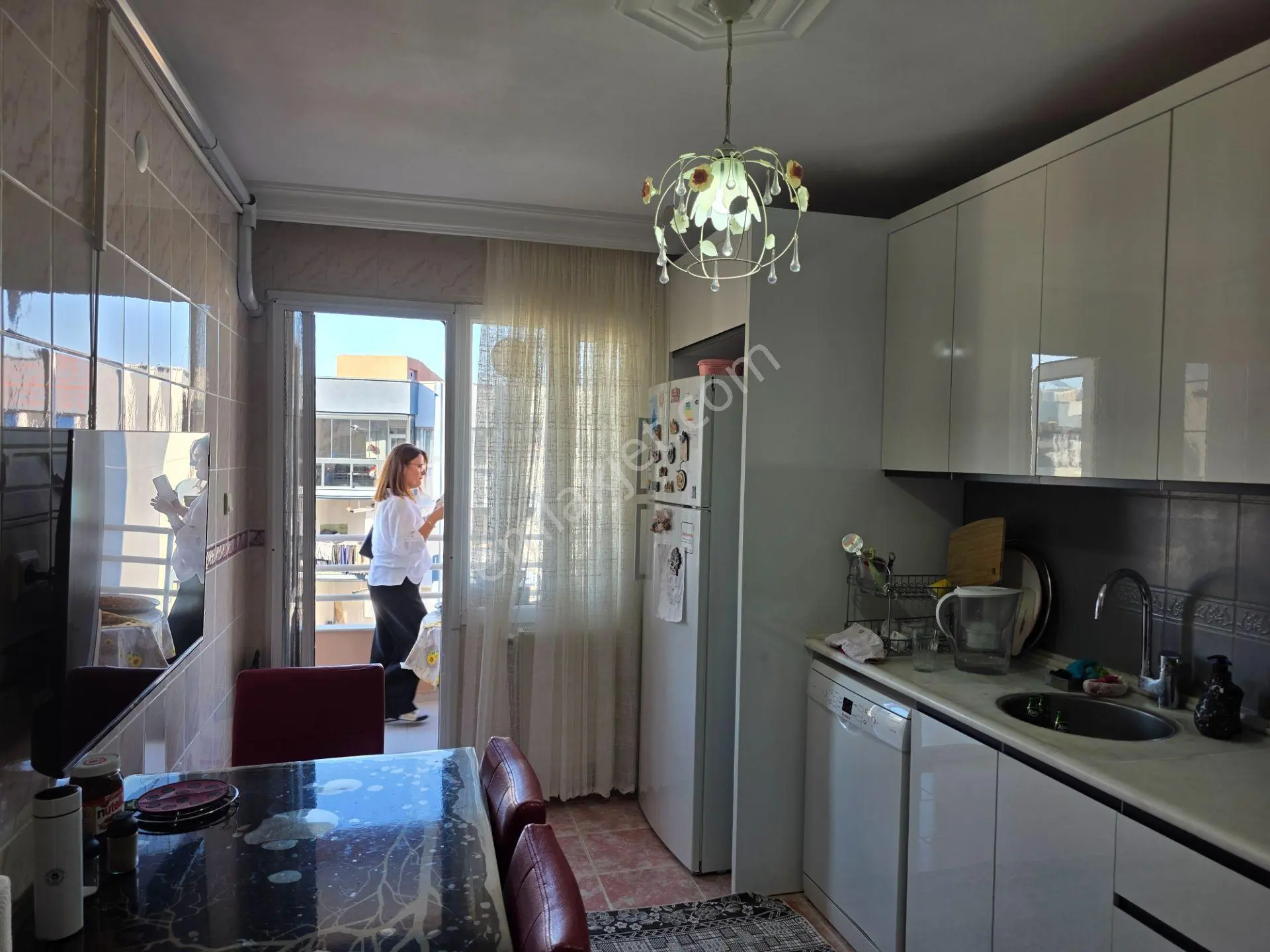 Salihli Cumhuriyet Mahallesi Satılık Geniş 3+1 Daire — fotoğraf 4