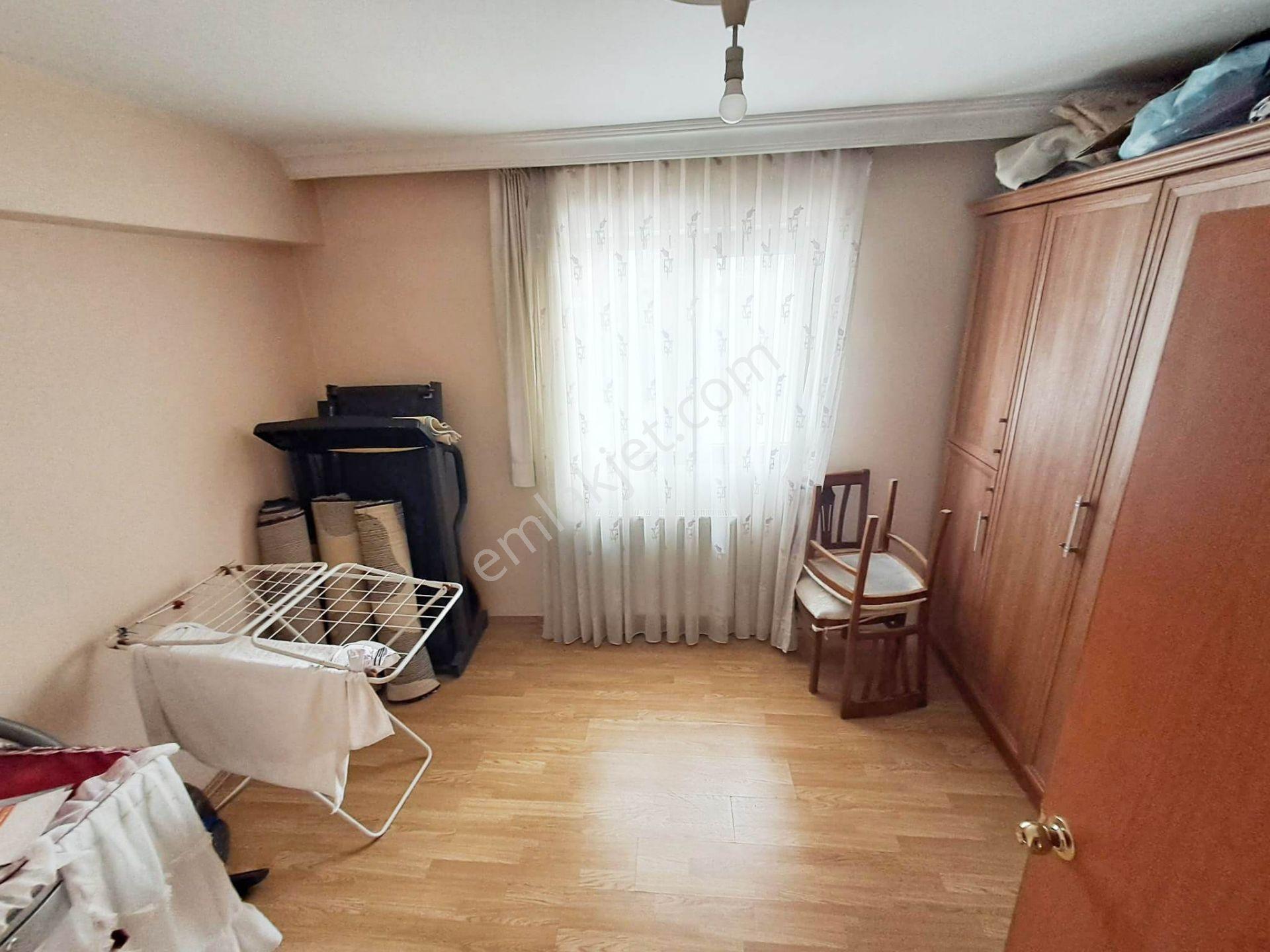 Uzman Emlak'dan 19 Mayıs Cadde Yanında Orta Katta Yapılı Geniş 3+1 Daire — fotoğraf 7