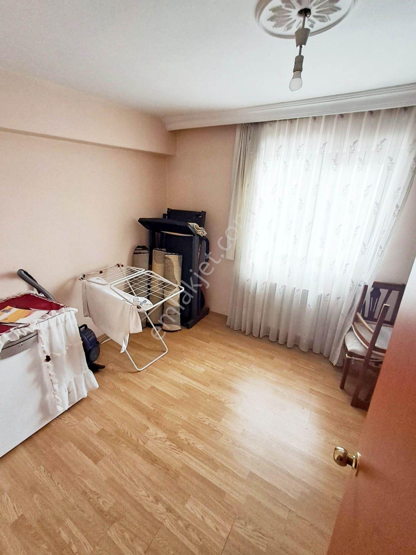 Uzman Emlak'dan 19 Mayıs Cadde Yanında Orta Katta Yapılı Geniş 3+1 Daire — fotoğraf 8
