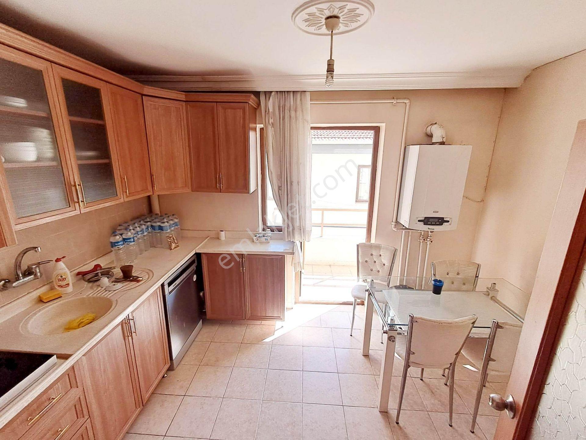 Uzman Emlak'dan 19 Mayıs Cadde Yanında Orta Katta Yapılı Geniş 3+1 Daire — fotoğraf 16