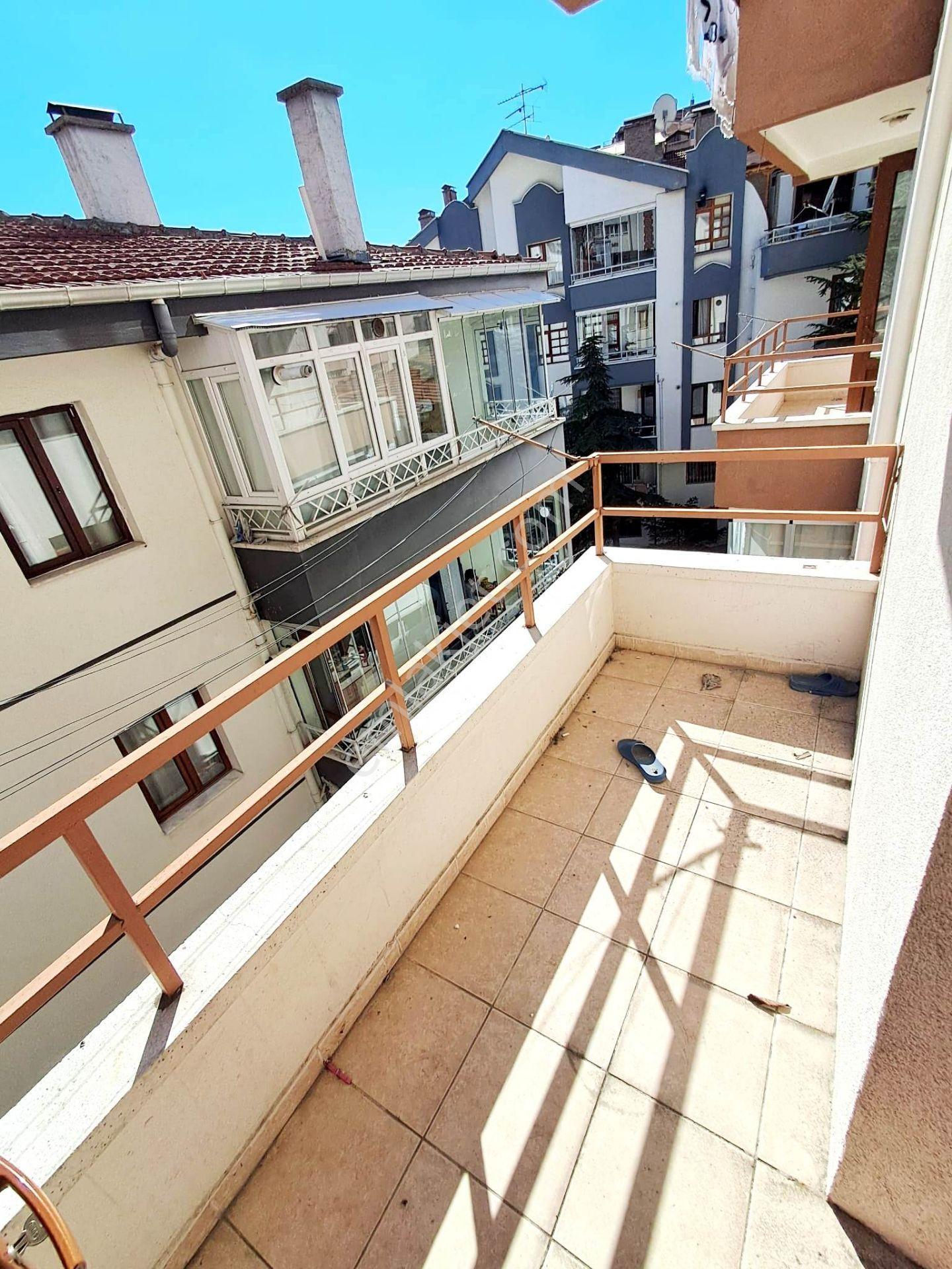 Uzman Emlak'dan 19 Mayıs Cadde Yanında Orta Katta Yapılı Geniş 3+1 Daire — fotoğraf 25