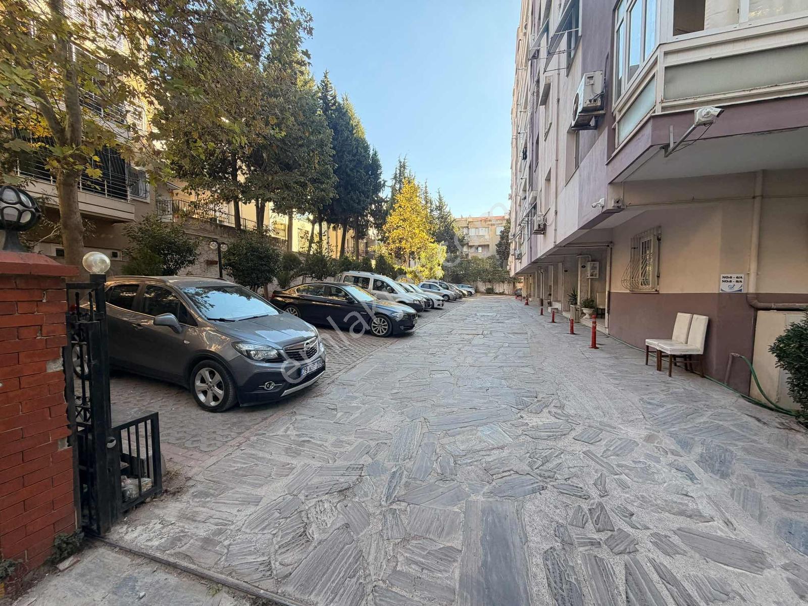 Şirinyer Emek Sitesinde Ara Kat 3+1 Otoparklı — fotoğraf 3
