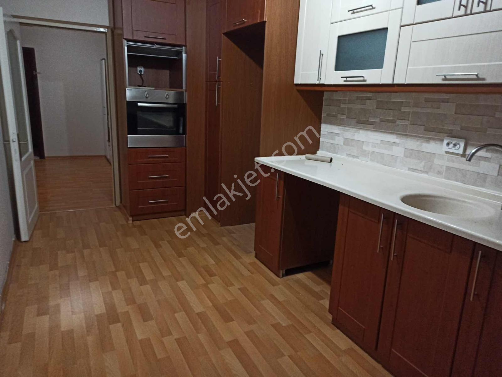 Şirinyer Emek Sitesinde Ara Kat 3+1 Otoparklı — fotoğraf 9