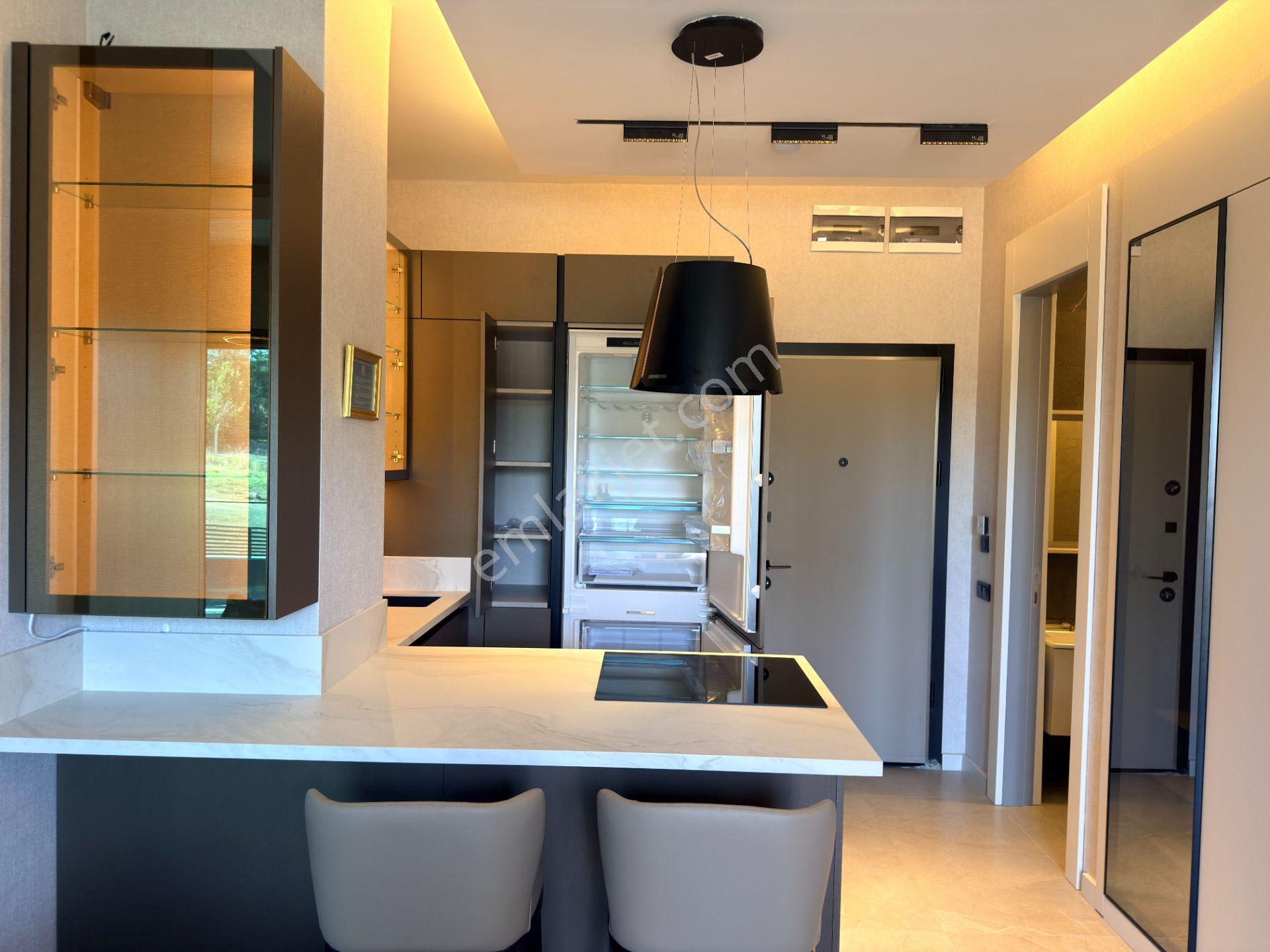 İz İncek Projesinde Hemen Tapu Satılık 1+1 Daire — fotoğraf 9