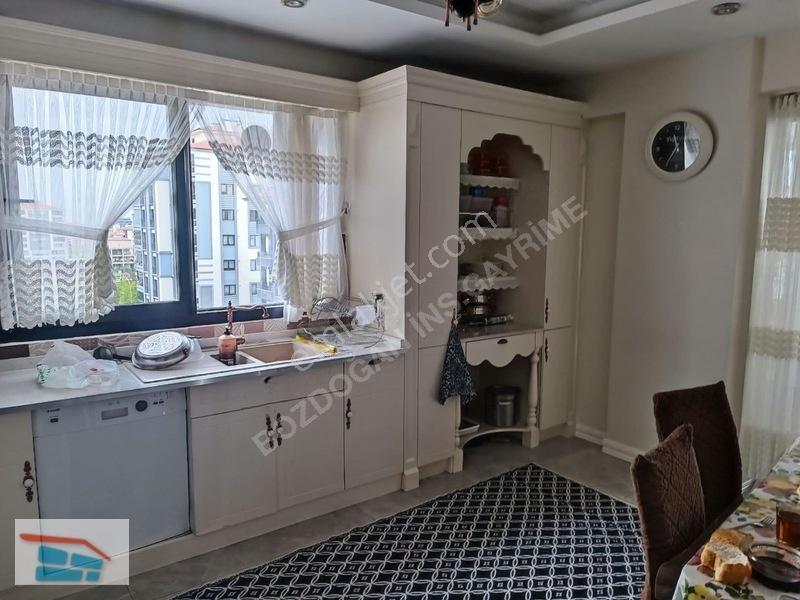 Bozdoğandan Güngör Caddesinde Satılık 3+1 Daire — fotoğraf 14