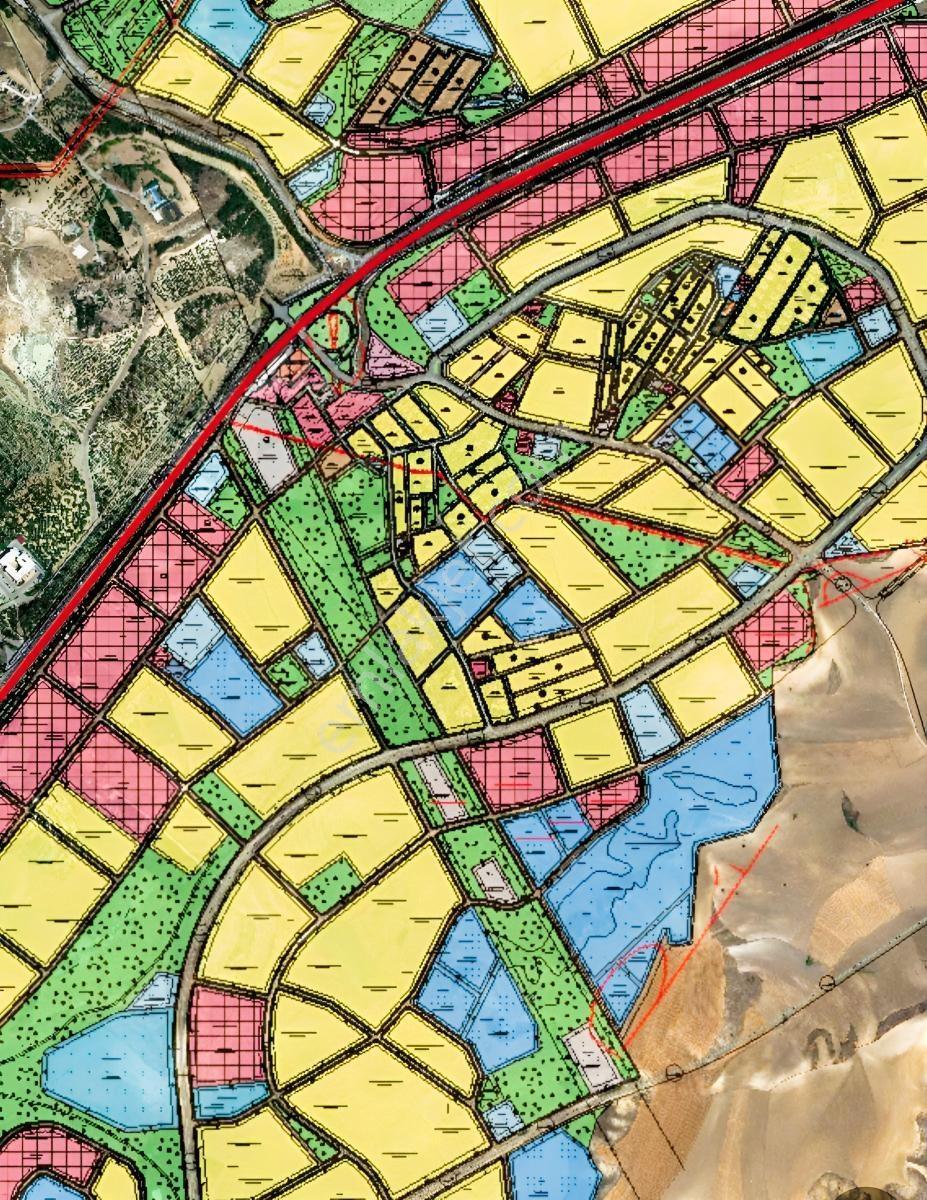 Yapracıkta Üç Adet 2+1 Daire Getirili Satılık Arsa — fotoğraf 2