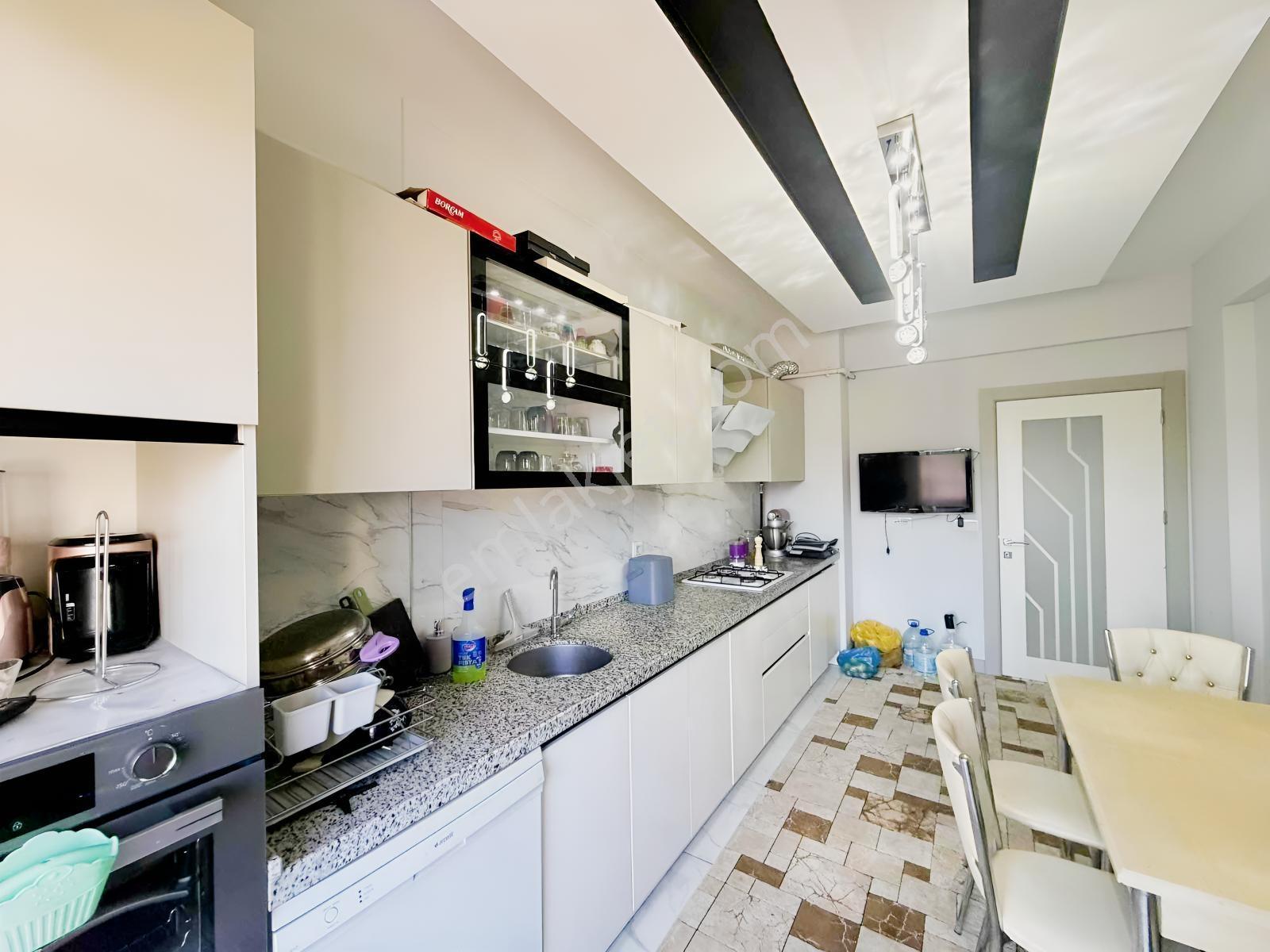 Çimenlik Mahallesinde Geniş 3+1 Satılık Daire !!oturuma Hazır!! — fotoğraf 4
