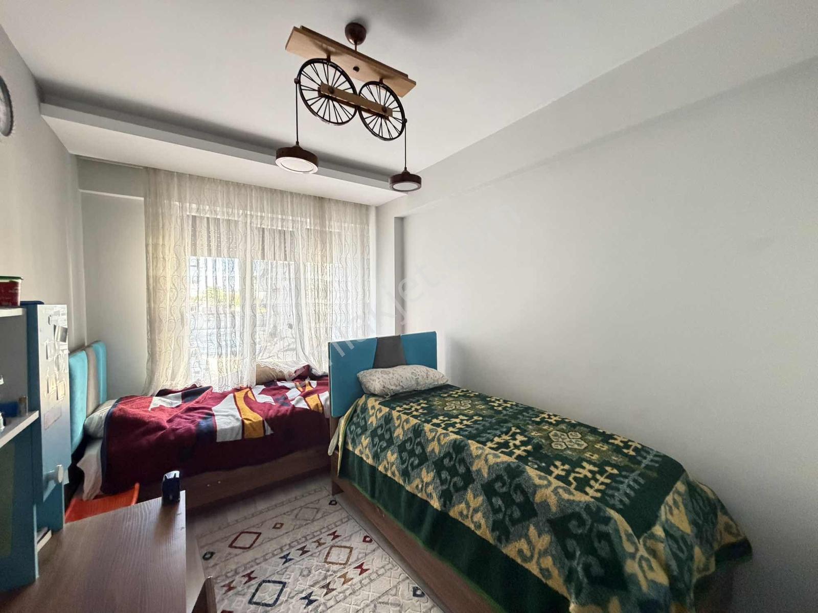 Çimenlik Mahallesinde Geniş 3+1 Satılık Daire !!oturuma Hazır!! — fotoğraf 9