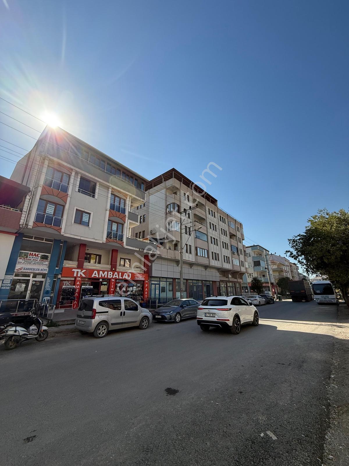 Emek Emlak'tan Atalar Mahde Ana Cadde Üzeri Satılık Arakat Daire — fotoğraf 3