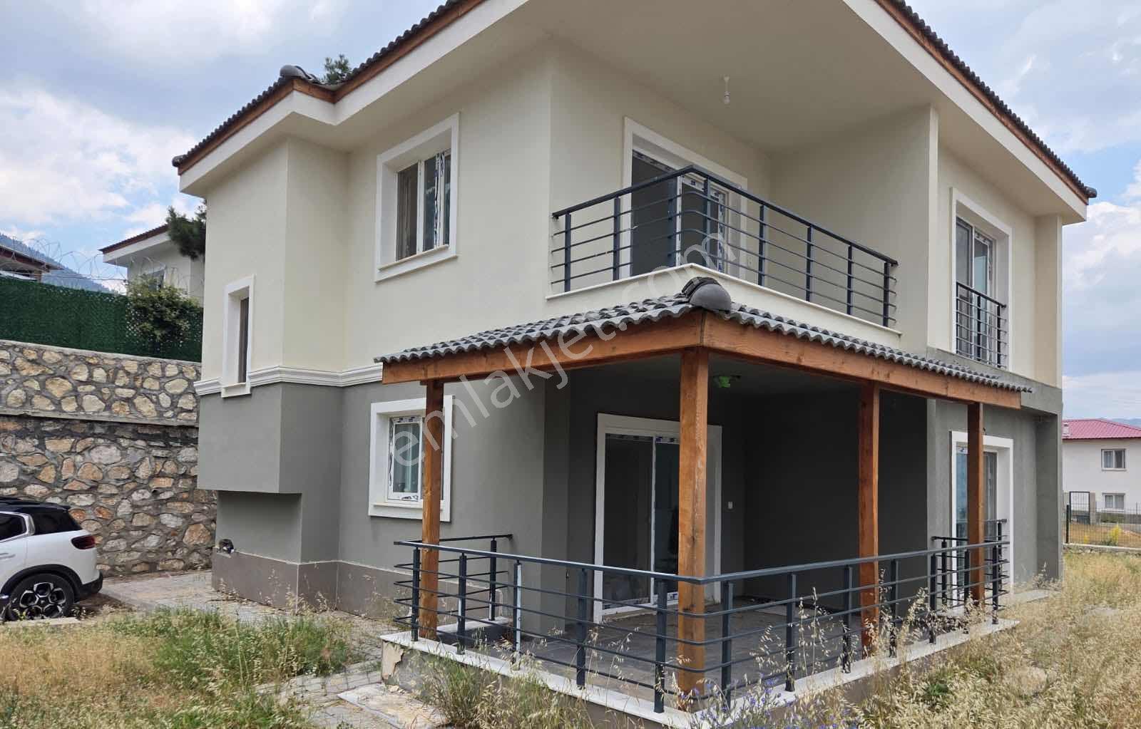 Selçuk Emlaktan Bozkırlı Mevkinde Satılık Lüx Villa — fotoğraf 2