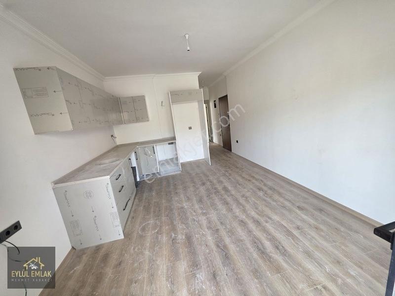 Mumcularda Satılık 1+1 Orta Kat Daire — fotoğraf 6