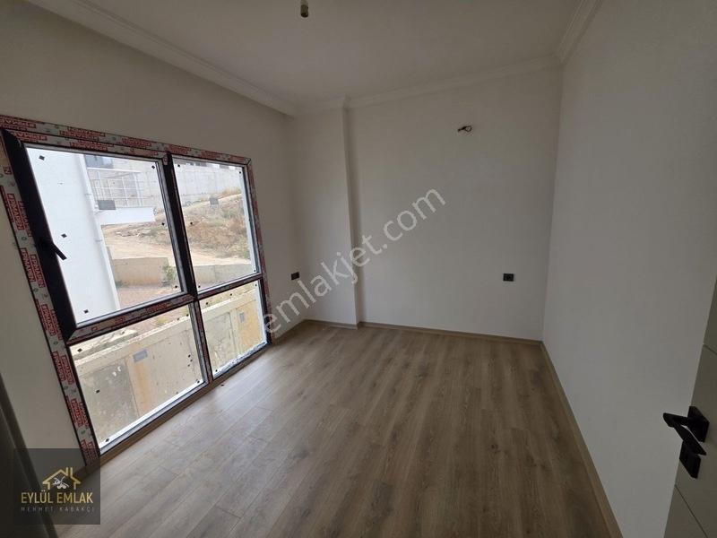 Mumcularda Satılık 1+1 Orta Kat Daire — fotoğraf 10